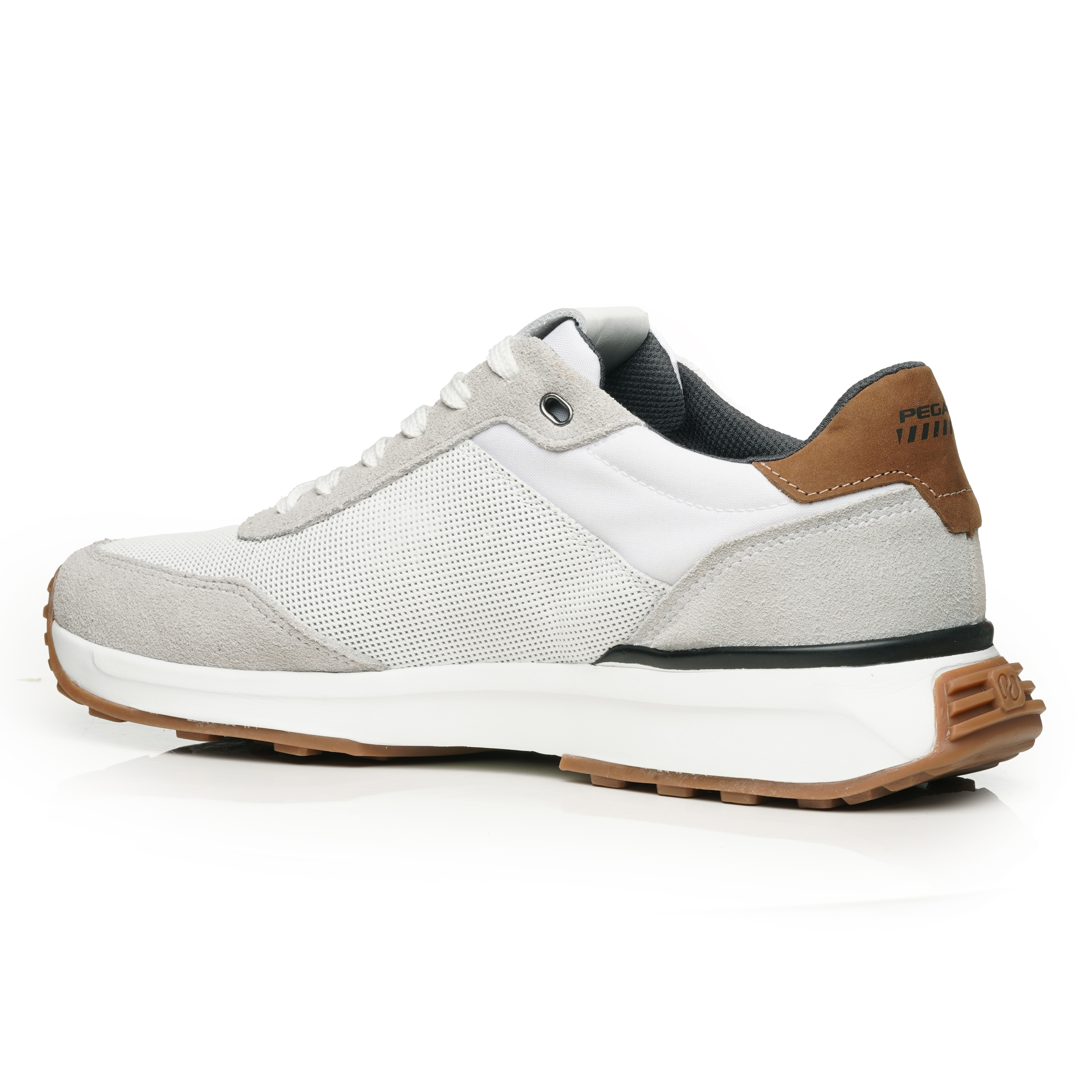 Tênis casual masculino Pegada branco com detalhes em bege e marrom, material sintético, fechamento em cadarço, solado em borracha marrom com detalhes.